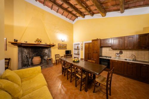 Η κουζίνα ή μικρή κουζίνα στο Agriturismo L'Elce