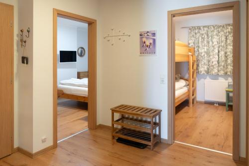 Katil atau katil-katil dalam bilik di Praga Apartments & Restaurant Zell am See-Kaprun