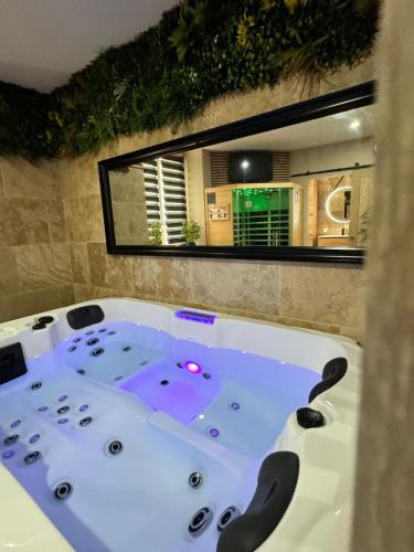 Φωτογραφία από το άλμπουμ του Le boudoir suite&spa σε Malissard