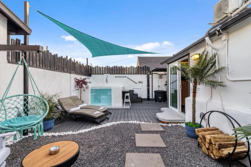 Αίθριο ή υπαίθριος χώρος στο Luxury Downtown Home With SPA