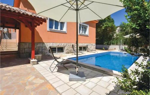 Stunning Home In Split With Jacuzzi