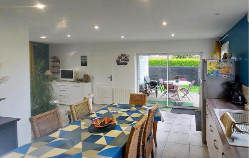 Χώρος καθιστικού στο Lovely Home In Pretot-Vicquemare