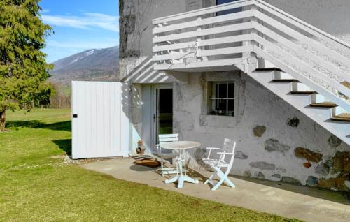 2 Bedroom Amazing Home In Cusy