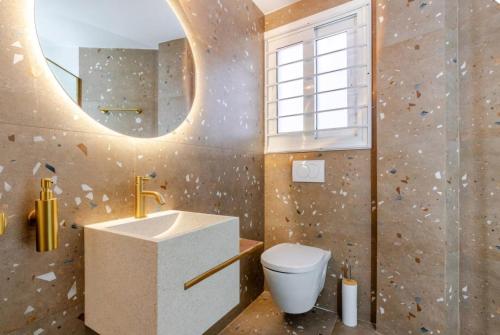 Athens Gem-Acropolis View-Bright Spacious Flat