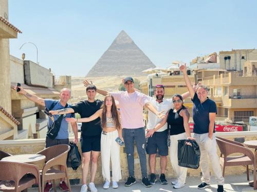 ผู้เข้าพักที่ FAMILY HOUSE of ISIS
