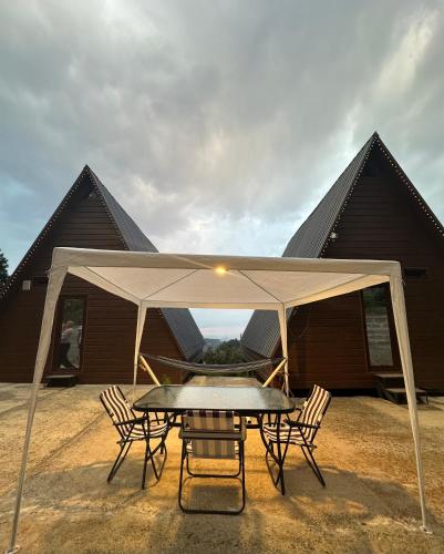 Galería fotográfica de Wayside Cottage en Batumi