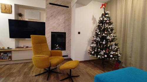 Televisyen dan/atau pusat hiburan di Apartmán s výhľadom na štíty Ovruč 312