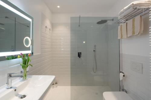 Koupelna v ubytování La Castellana Loft Hotel