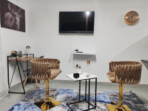 Televisyen dan/atau pusat hiburan di Mayaza Luxury Apartment