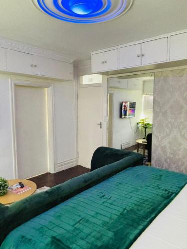 Postel nebo postele na pokoji v ubytování Tabularasa Hideaway