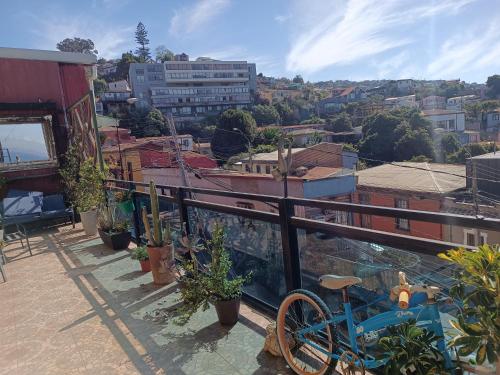 a bike sitting on the balcony of a building at Apart Hotel Jagui Haus Departamentos tipo Loft y Hermosa Terraza con vista al Mar in Valparaíso