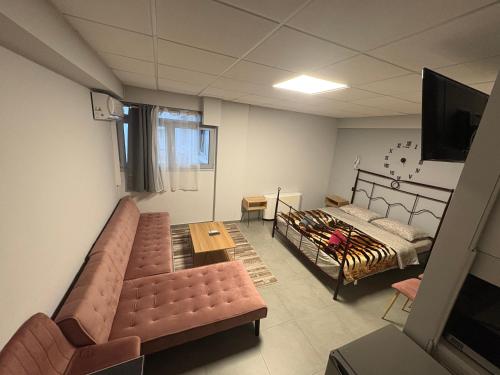 JORDANS ROOM 13
