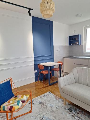 Una cocina o zona de cocina en Azimut art apartman