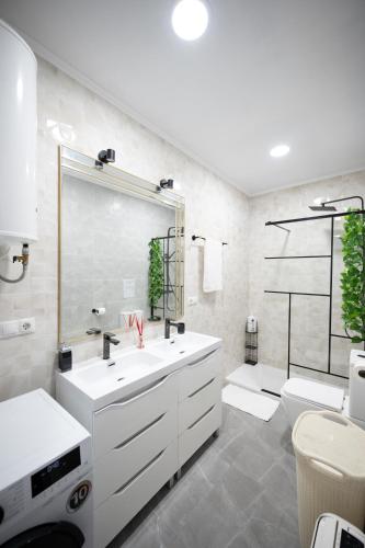 Ένα μπάνιο στο Apartalux Premium Suites
