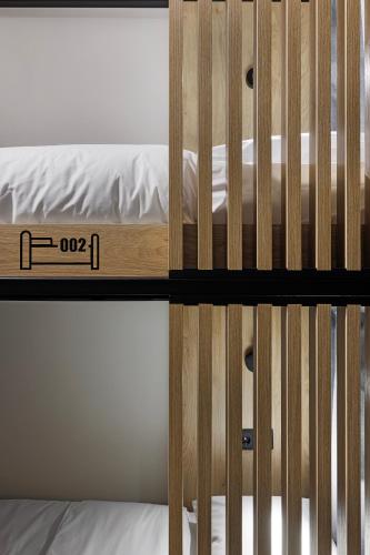 Una cama o camas en una habitación de Retroverse Hostel