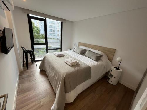 En eller flere senge i et værelse på EXCEPCIONAL DOS AMBIENTES ZONA GÜEMES, Mar del Plata