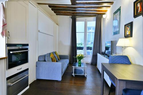 Romantic studio in center of Paris