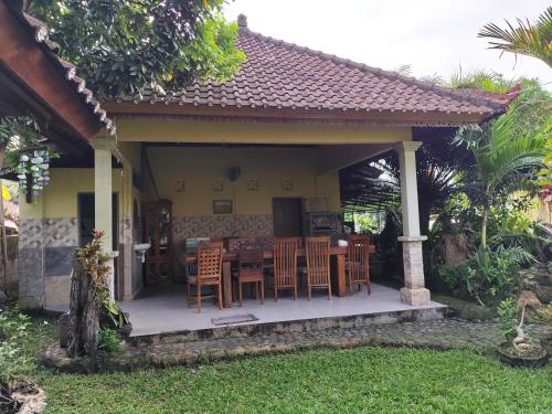 Zahrada ubytování Bali Bungalow Medewisurf-homestay