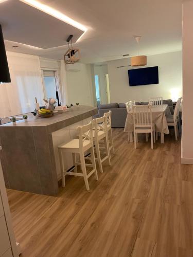 Fuengirola, Apartamento 4 Dormitorios 2 Baños Parking