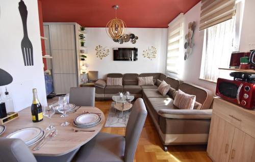 Apartments with WiFi Umag - 23617
