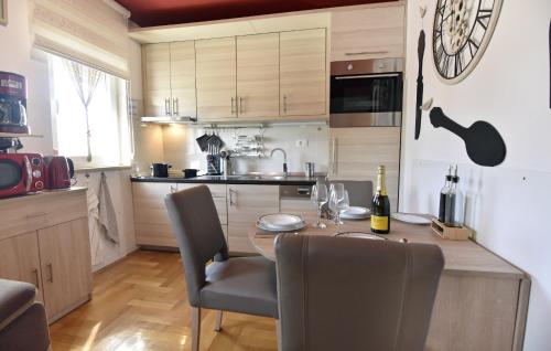 Apartments with WiFi Umag - 23617
