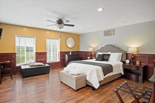 Postel nebo postele na pokoji v ubytování Jefferson City CNU 2mi Apartment A Knoxville UTK