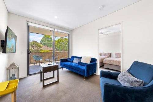 Χώρος καθιστικού στο Lovely apartment in Manly Vale