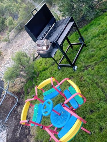 an overhead view of a barbecue grill and a play set at Entre Pueblos in Lago Puelo