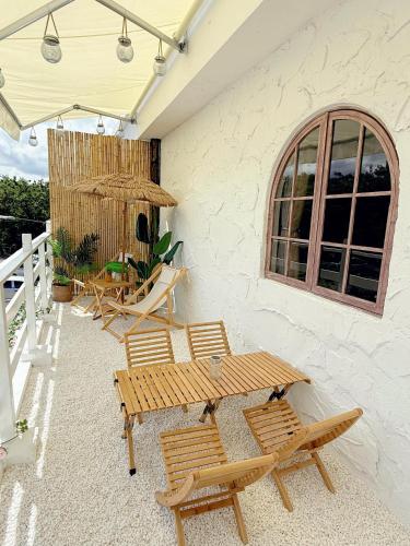 Un balcon sau o terasă la The Cozy Cottage Semporna