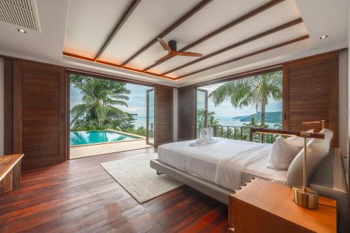 Katil atau katil-katil dalam bilik di V151 Nicest Villa With The Best Views In Phuket