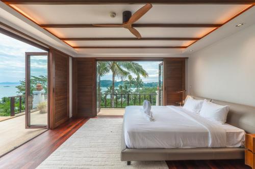 Katil atau katil-katil dalam bilik di V151 Nicest Villa With The Best Views In Phuket