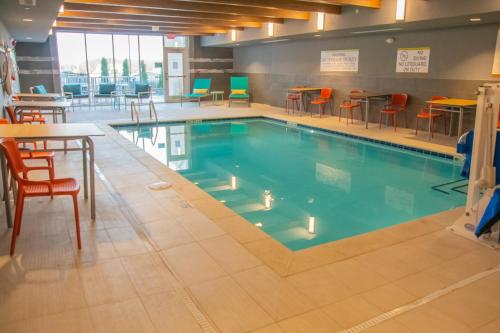 Πισίνα στο ή κοντά στο Home2 Suites By Hilton Logansport