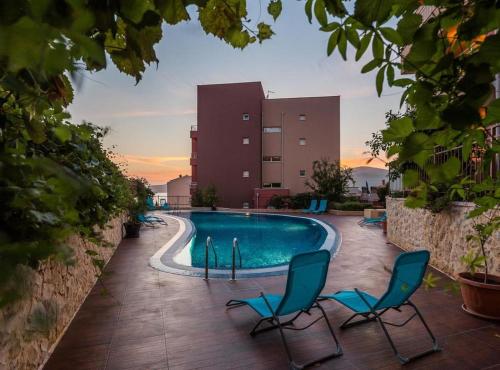 Luxury Apartment Okrug Gornji with Sea View and Pool