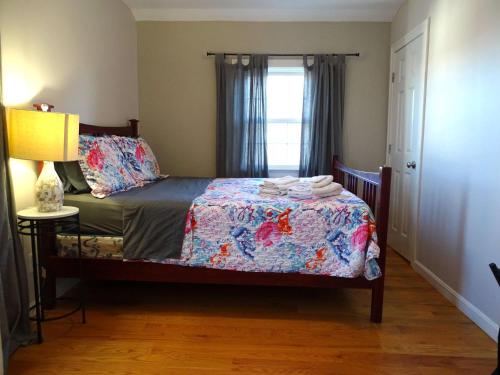 a bedroom with a bed and a window at Convenient 2 bed Apt in Everett a Short Walk to Encore in Everett