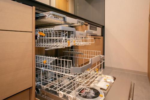 a dishwasher with dishes in it in a kitchen at 藍-Ai-ASAKUSA in Tokyo