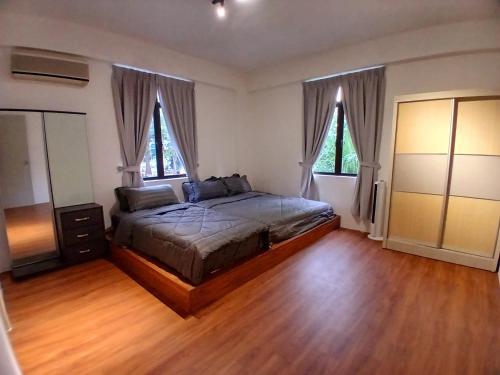 Postel nebo postele na pokoji v ubytování Noble Villa Condo Georgetown City Center Macalister 3 Bedroom 2 Carpark