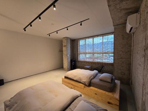 a bedroom with a bed and a large window at 三笠館Mikasakan 別館 in Kinokawa