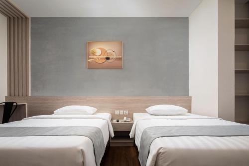 Ένα ή περισσότερα κρεβάτια σε δωμάτιο στο Joli Hotel