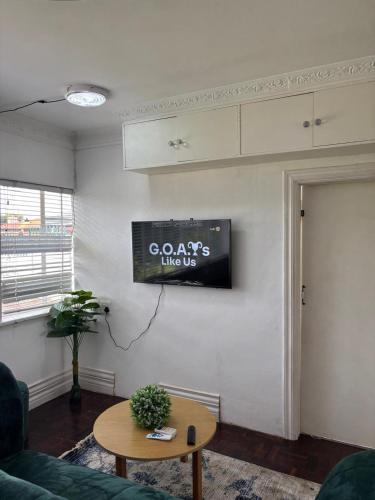 TV a/nebo společenská místnost v ubytování Tabularasa Hideaway