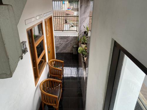 an overhead view of a staircase with two chairs at Prahu Dinar Syariah - Family in Lembang
