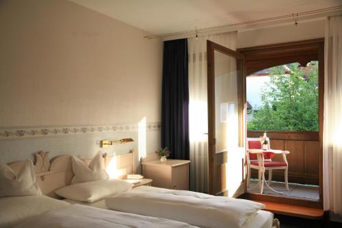 En eller flere senger på et rom på Glocke Weingut und Hotel