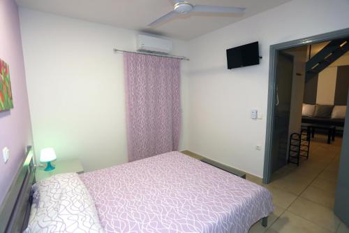 Ένα ή περισσότερα κρεβάτια σε δωμάτιο στο Ammoudia Residence 