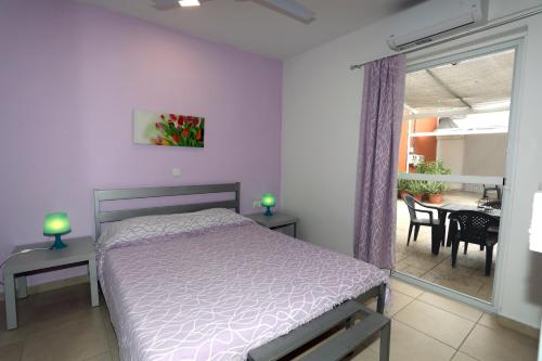 Ένα ή περισσότερα κρεβάτια σε δωμάτιο στο Ammoudia Residence 
