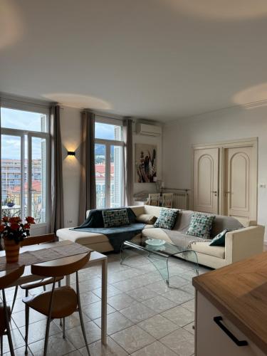 Superbe appartement classé Vue mer et jardin, emplacement exceptionnel, climatisé