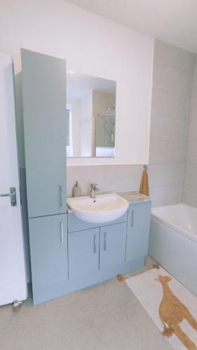 a bathroom with a sink and a bath tub at CASA JIMENEZ - Close to town with Shared bathroom in Cardiff