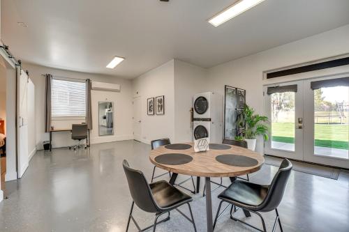 Gambar di galeri bagi Pasco Studio Vacation Rental Private Patio di Pasco