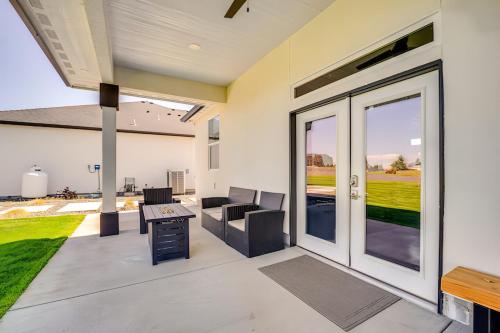 Ruang duduk di Pasco Studio Vacation Rental Private Patio