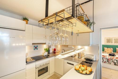 Køkken eller tekøkken på Paz Ocean View Luxury, Air condition, Wifi, Heated pool