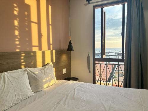 Postel nebo postele na pokoji v ubytování The Fern Hotel Sunset Town Phu Quoc