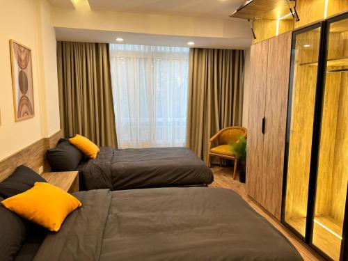a hotel room with two beds and a couch at Duplex 3Bedroom Apartment Overlooking Giza Zoo Perfect for Families and Friends in Cairo